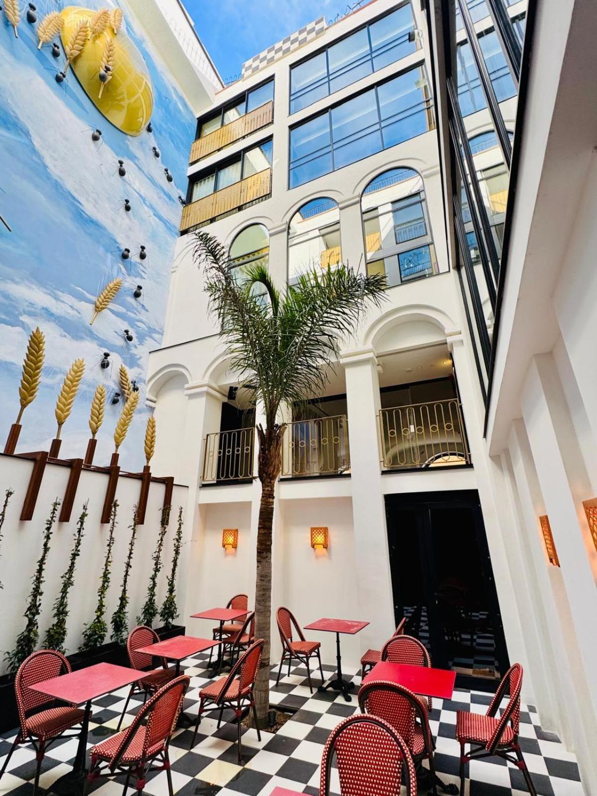 Hotel Divino & Apartments Figueres  Exterior foto